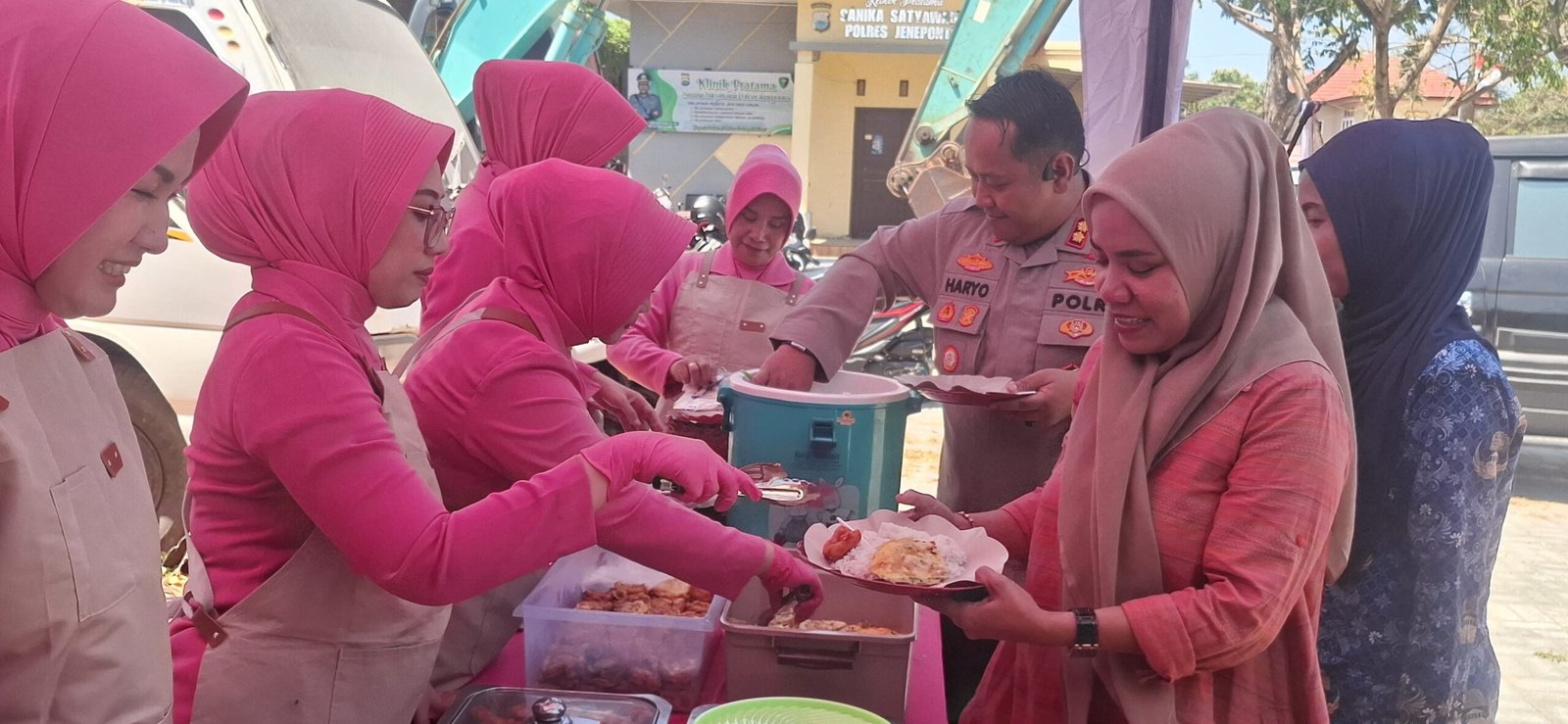 Kamis Manis Polres Jeneponto, Makan Gratis untuk Semua